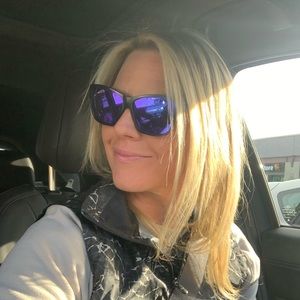 Meet your Posher, Hilary